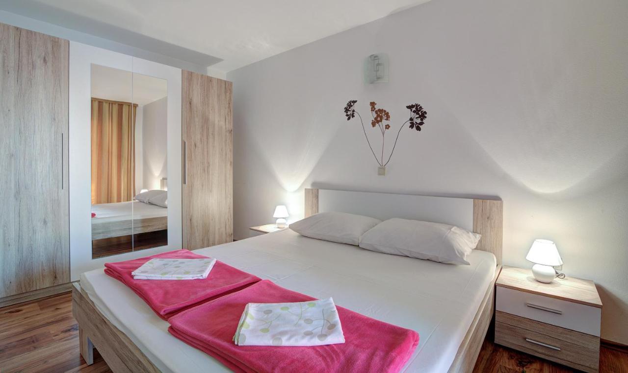 Apartments Lucia Senj 1 Buitenkant foto