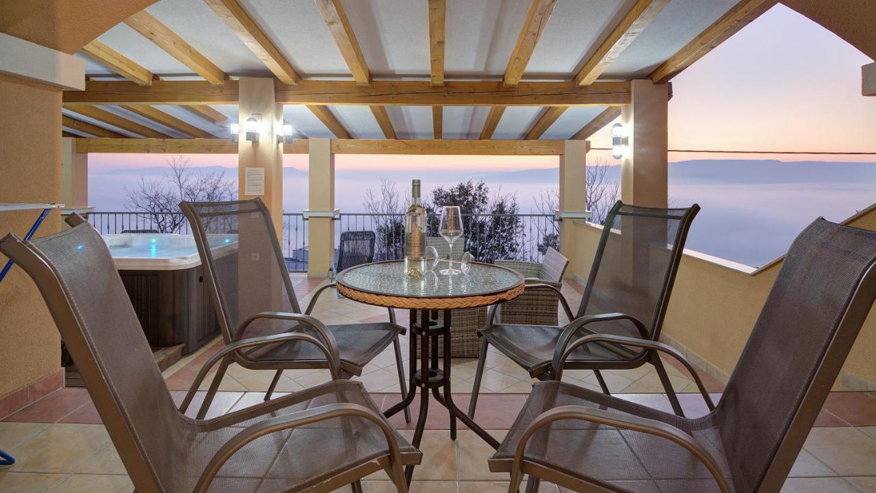 Apartments Lucia Senj 1 Buitenkant foto