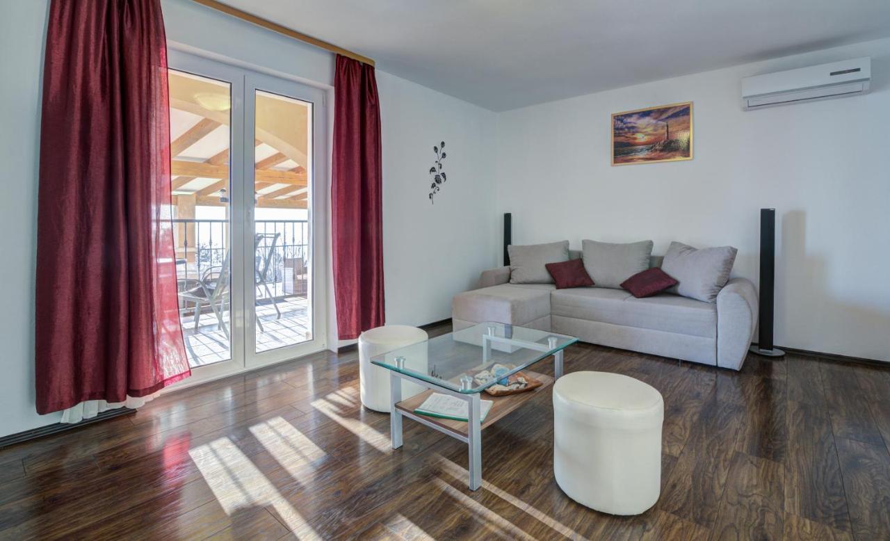 Apartments Lucia Senj 1 Buitenkant foto