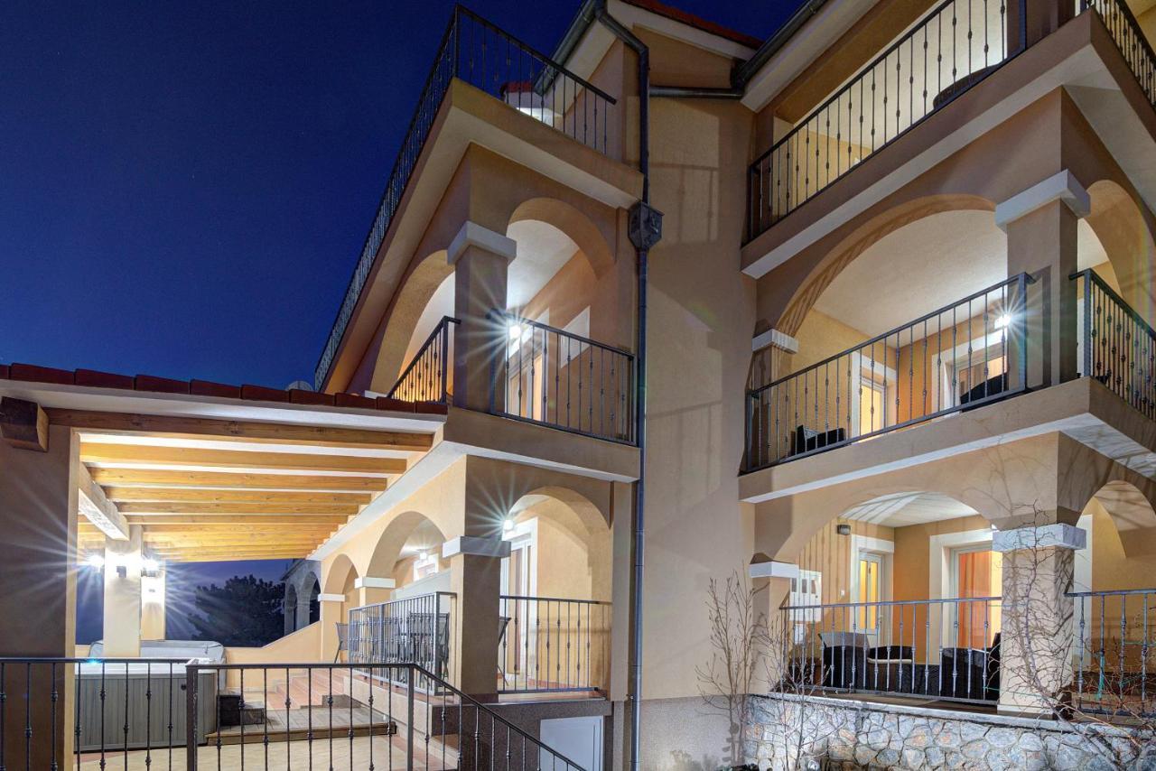 Apartments Lucia Senj 1 Buitenkant foto